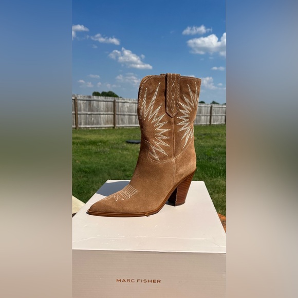 MARC FISHER Comfort Rogers Pointed Toe Western Boot, size 8M - Picture 3 of 13